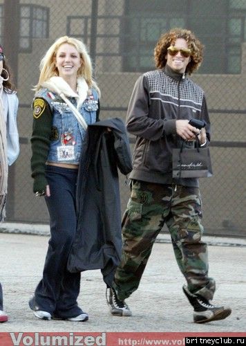 Бритни покидает студию танцев03.jpg(Бритни Спирс, Britney Spears)