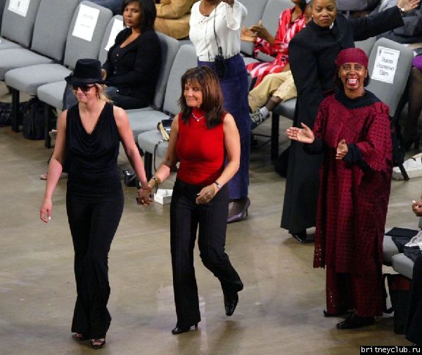 Бритни посещает церковьspears022.jpg(Бритни Спирс, Britney Spears)