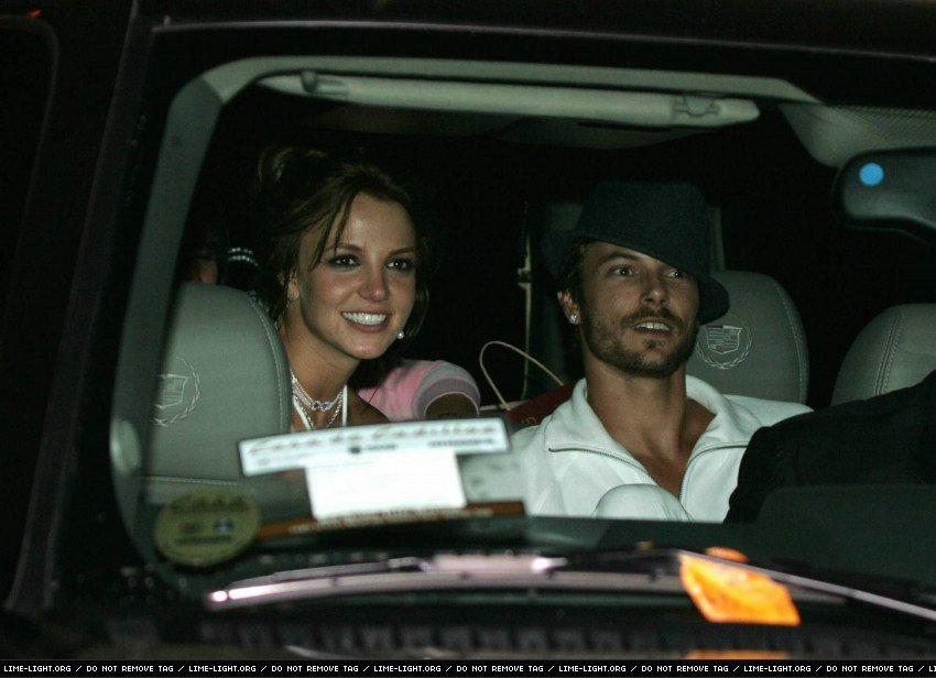 http://www.britneyclub.ru/i/2004/09/wedding/wedding8.jpg