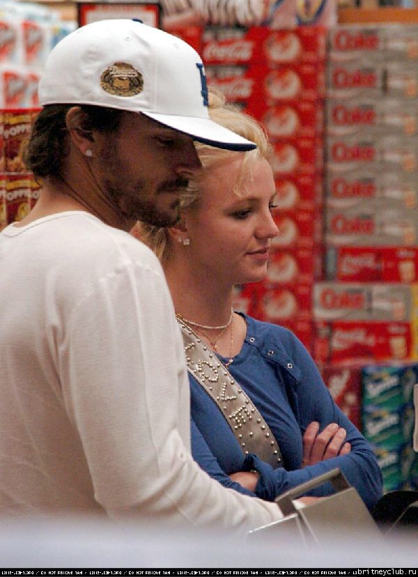 Бритни снова блондинка!!!britneykevin-store6.jpg(Бритни Спирс, Britney Spears)