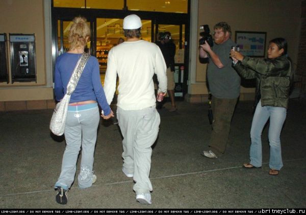 Бритни снова блондинка!!!normal_britneykevin-store3.jpg(Бритни Спирс, Britney Spears)