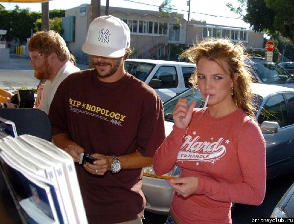 Бритни в День Выборов в СШАsp021104a_03.jpg(Бритни Спирс, Britney Spears)