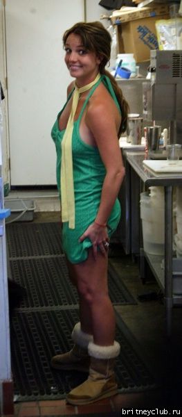 Бритни и Кевин в ресторане отца Бритни05.jpg(Бритни Спирс, Britney Spears)