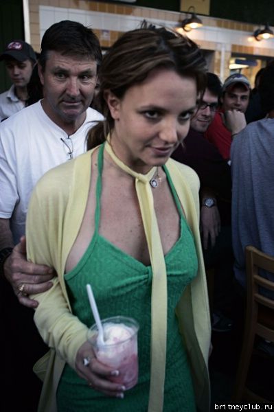 Бритни и Кевин в ресторане отца Бритни13.jpg(Бритни Спирс, Britney Spears)