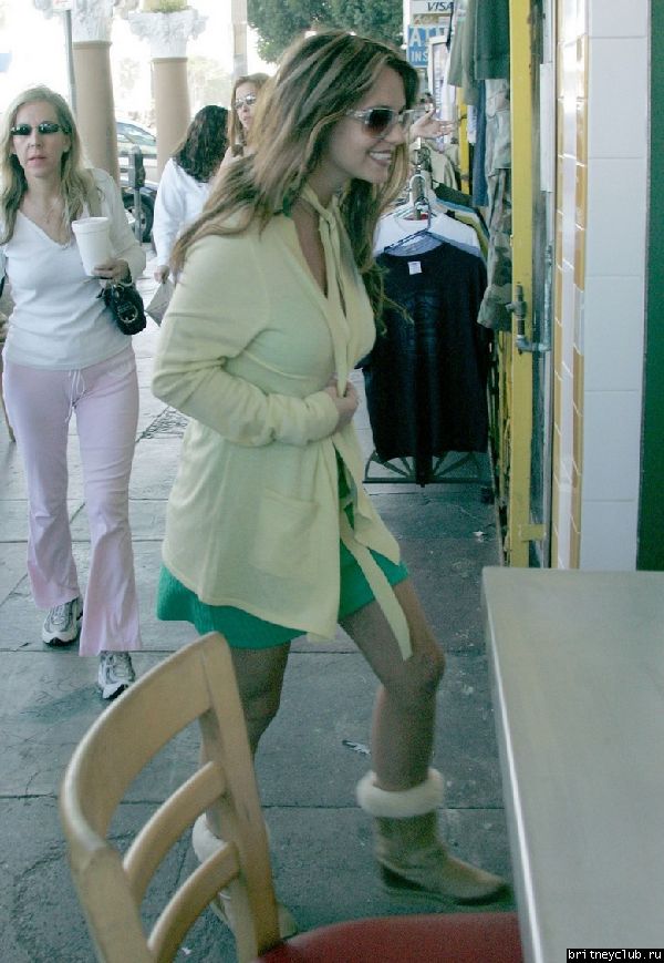 Бритни и Кевин в ресторане отца Бритни20.jpg(Бритни Спирс, Britney Spears)
