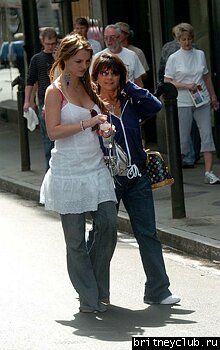 Бритни и Линн - шоппинг в Новом Орлеане06.jpg(Бритни Спирс, Britney Spears)