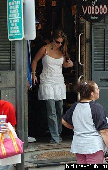 Бритни и Линн - шоппинг в Новом Орлеане17.jpg(Бритни Спирс, Britney Spears)