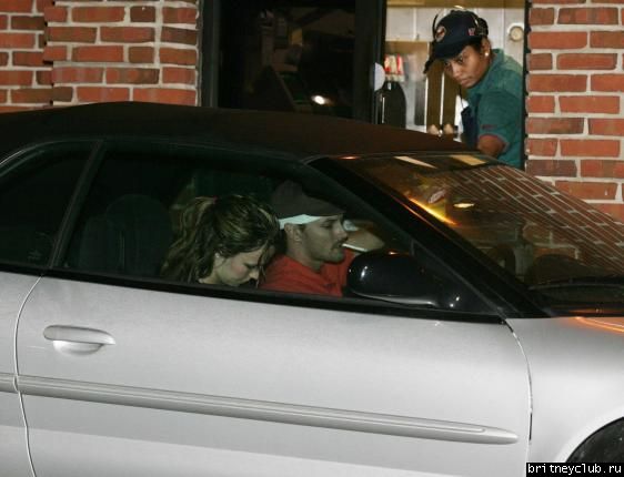 Бритни и Кев покупают ДВД07.jpg(Бритни Спирс, Britney Spears)