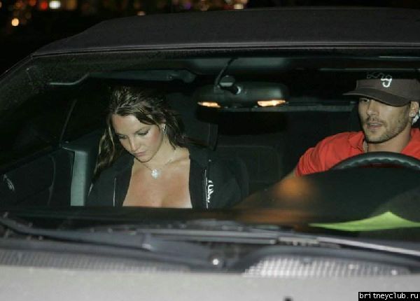 Бритни и Кев покупают ДВД112.jpg(Бритни Спирс, Britney Spears)