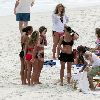 Бритни рассматривает журнал с фотками Кевина