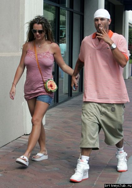 Бритни и Кевин на шоппинге в Аризоне19.jpg(Бритни Спирс, Britney Spears)