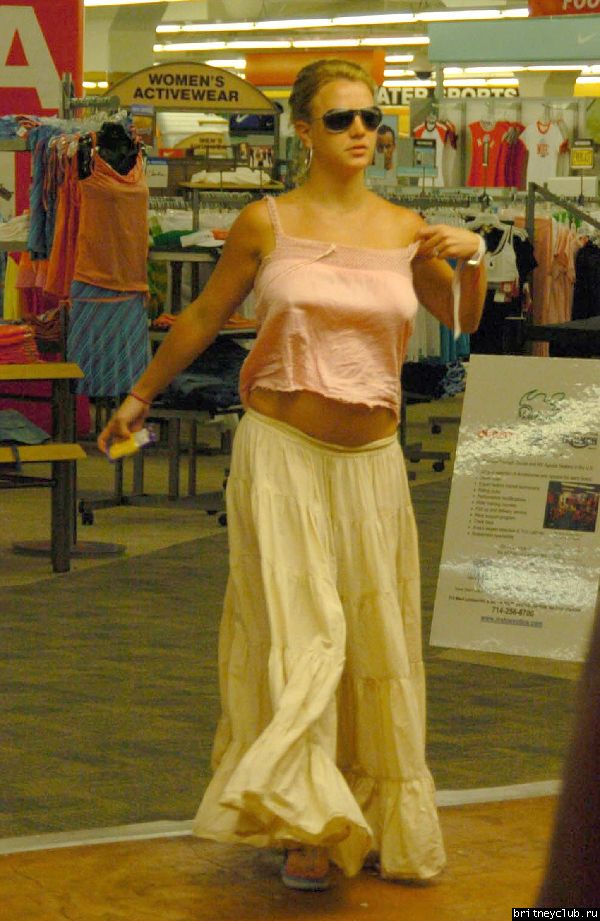 Бритни идет с Джеми Линн в Marina Del Reyb10.jpg(Бритни Спирс, Britney Spears)