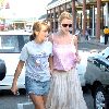 Бритни идет с Джеми Линн в Marina Del Rey