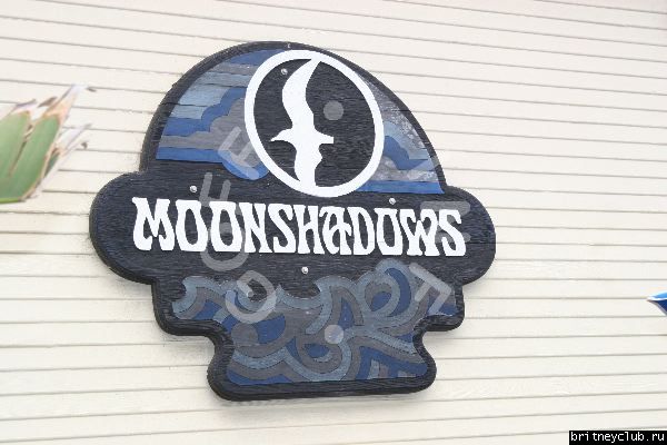 Брит и Кевин идут в MoonShadows06.jpg(Бритни Спирс, Britney Spears)