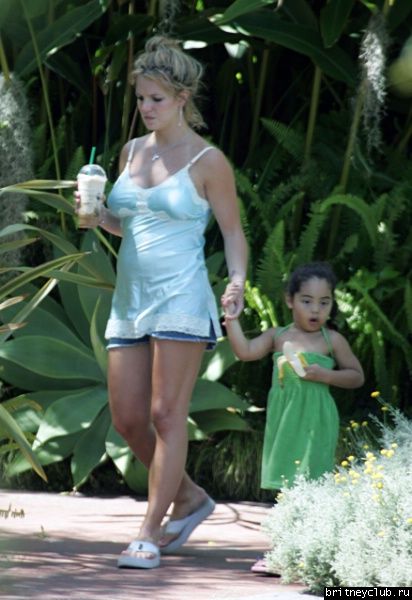 Бритни проводит день с Кори4vqmbk2uk.jpg(Бритни Спирс, Britney Spears)