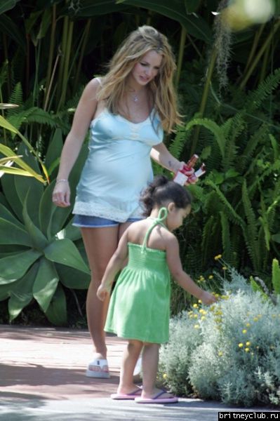 Бритни проводит день с Кори4vqmps6nr.jpg(Бритни Спирс, Britney Spears)