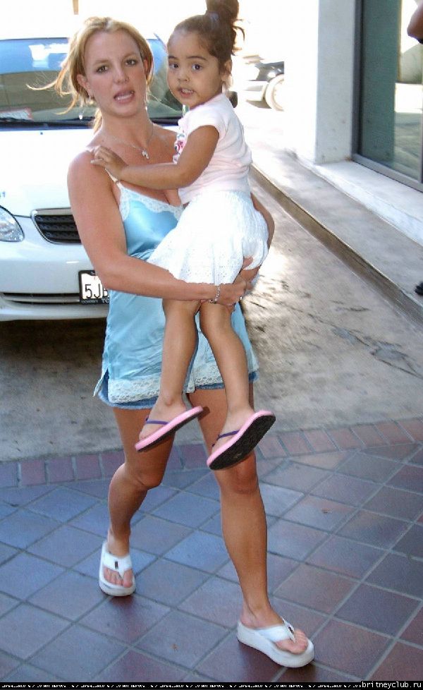 Бритни идет в больницу вместе с Кори1115582593492.jpg(Бритни Спирс, Britney Spears)