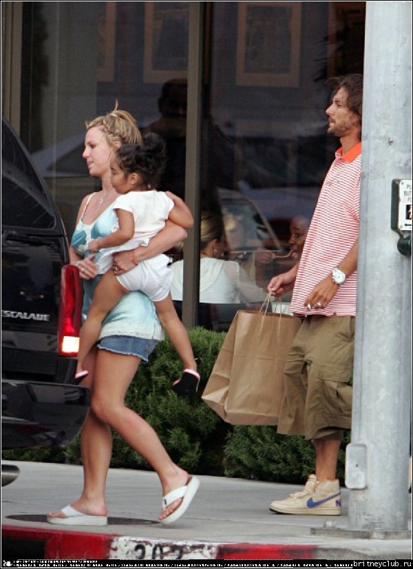 Бритни идет в больницу вместе с Кори5.jpg(Бритни Спирс, Britney Spears)