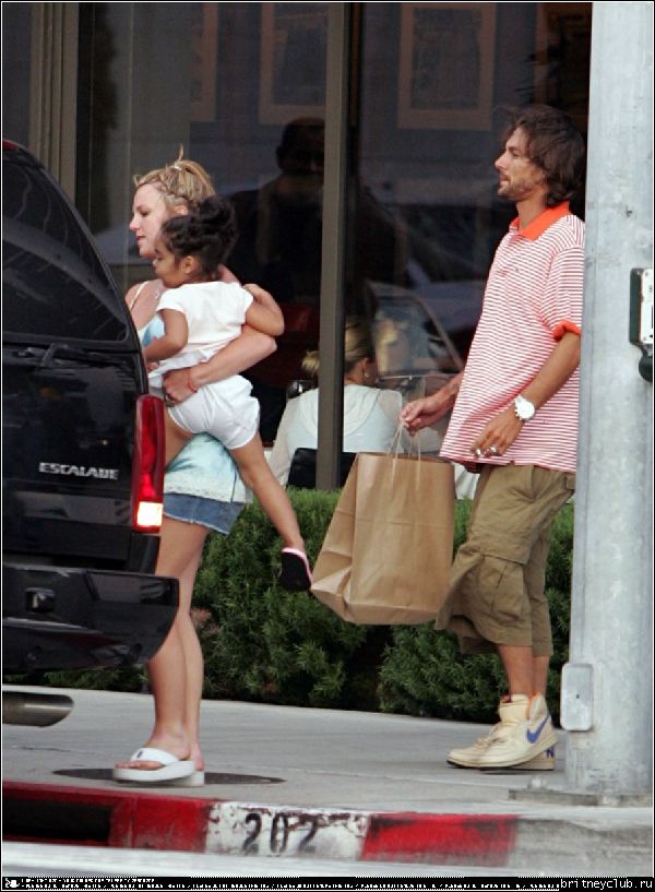 Бритни идет в больницу вместе с Кори6.jpg(Бритни Спирс, Britney Spears)
