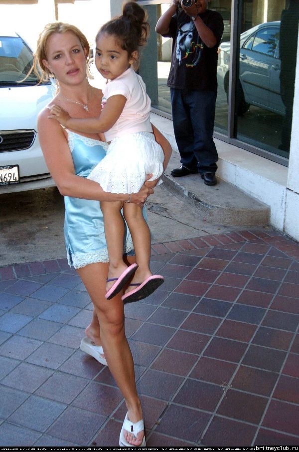 Бритни идет в больницу вместе с КориImage00024.jpg(Бритни Спирс, Britney Spears)