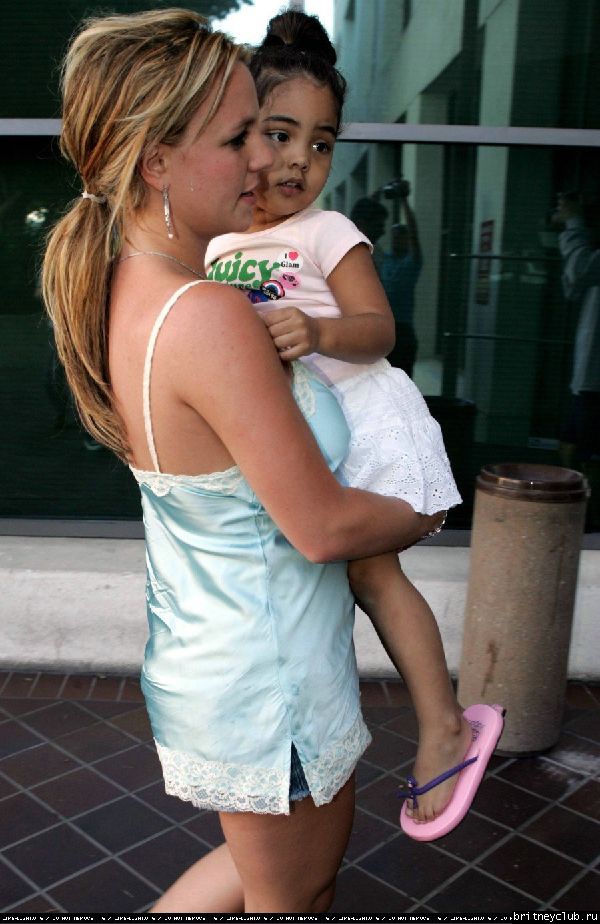 Бритни идет в больницу вместе с КориImage00026.jpg(Бритни Спирс, Britney Spears)
