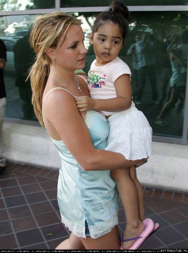 Бритни идет в больницу вместе с КориImage00027.jpg(Бритни Спирс, Britney Spears)