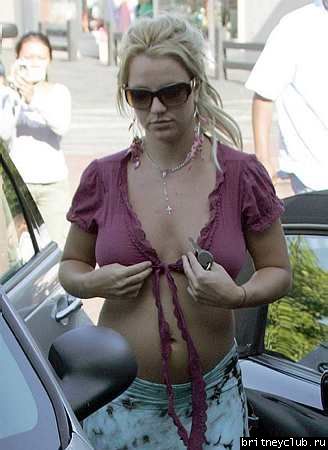 Бритни с подругой идут в Moonshadows0015.jpg(Бритни Спирс, Britney Spears)