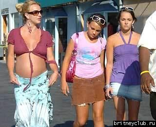 Бритни с подругой идут в Moonshadows0028.jpg(Бритни Спирс, Britney Spears)