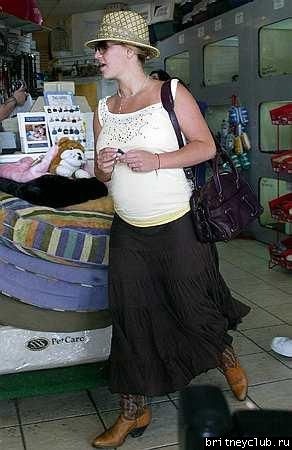 Бритни в зоомагазине в Майями06.jpg(Бритни Спирс, Britney Spears)