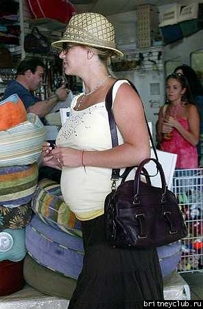 Бритни в зоомагазине в Майями07.jpg(Бритни Спирс, Britney Spears)