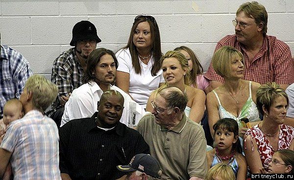 Бритни на выпускном брата своего мужа7.jpg(Бритни Спирс, Britney Spears)