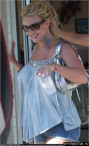 Бритни в салоне Magic Nailsnormal_britneyspears-nails13.jpg(Бритни Спирс, Britney Spears)