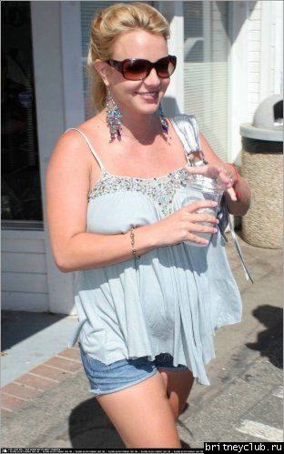 Бритни в салоне Magic Nailsnormal_britneyspears-nails15.jpg(Бритни Спирс, Britney Spears)