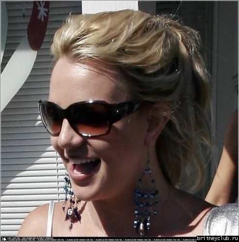 Бритни в салоне Magic Nailsnormal_britneyspears-nails2.jpg(Бритни Спирс, Britney Spears)