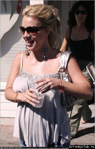 Бритни в салоне Magic Nailsnormal_britneyspears-nails4.jpg(Бритни Спирс, Britney Spears)
