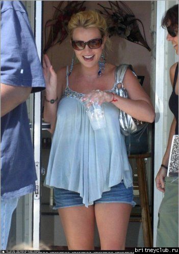 Бритни в салоне Magic Nailsnormal_britneyspears-nails5.jpg(Бритни Спирс, Britney Spears)