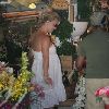 Бритни покупает цветы
