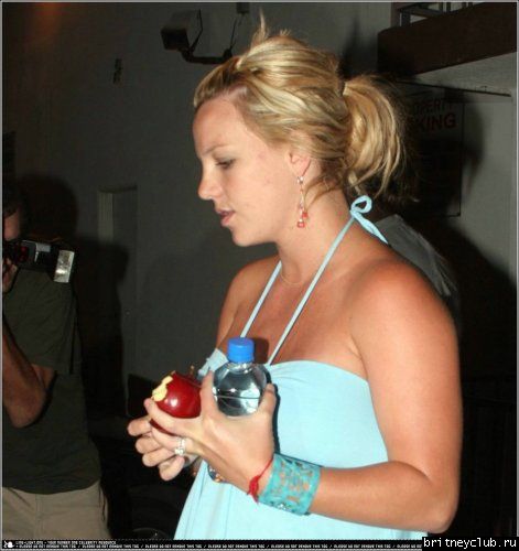 Бритни на шоппинге в Hollywood Plaza1123014848426.jpg(Бритни Спирс, Britney Spears)