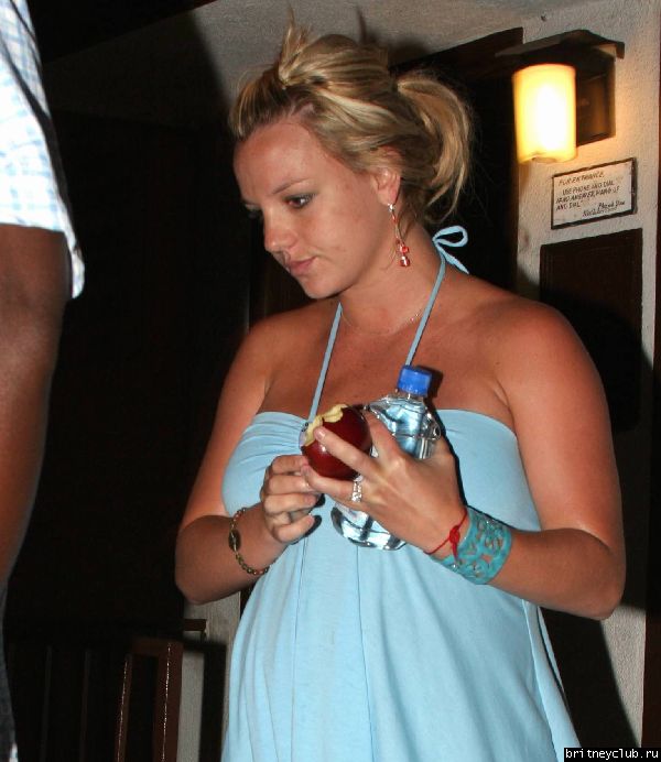 Бритни на шоппинге в Hollywood Plazab2.jpg(Бритни Спирс, Britney Spears)