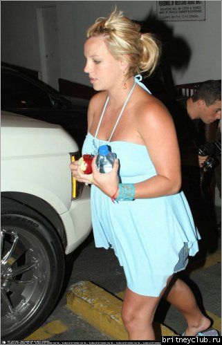 Бритни на шоппинге в Hollywood Plazanormal_britneyspears-studio6.jpg(Бритни Спирс, Britney Spears)