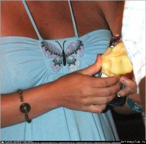 Бритни на шоппинге в Hollywood Plazanormal_britneyspears-studio8.jpg(Бритни Спирс, Britney Spears)