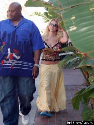 Бритни и Кевин в ресторане Moonshadows08.jpg(Бритни Спирс, Britney Spears)