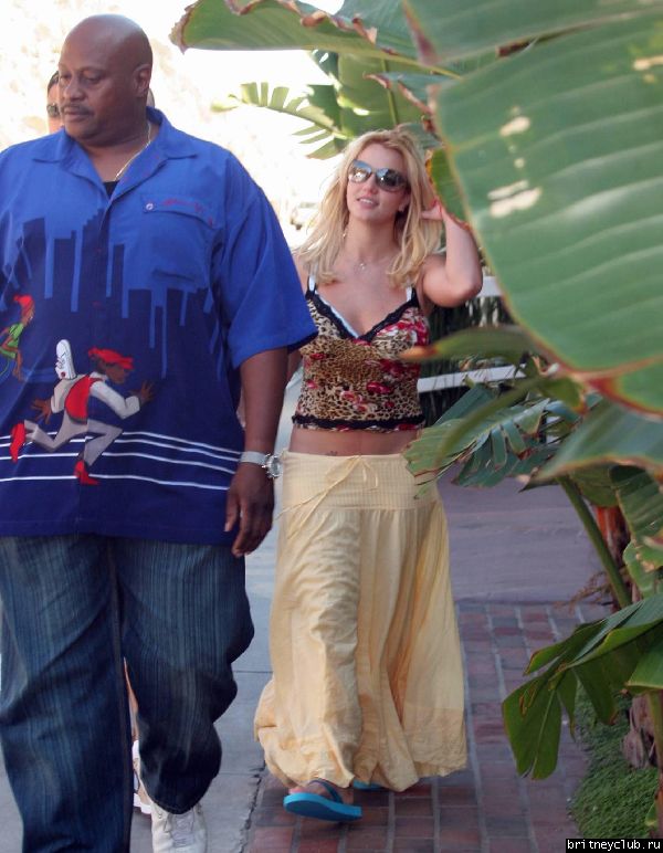 Бритни и Кевин в ресторане Moonshadows20.jpg(Бритни Спирс, Britney Spears)