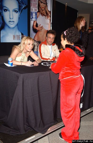 Бритни с фанатами18443054bi.jpg(Бритни Спирс, Britney Spears)