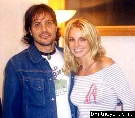 Бритни с фанатами65232492of.jpg(Бритни Спирс, Britney Spears)
