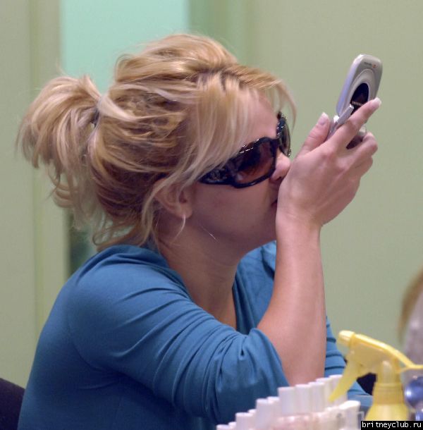 Бритни в маникюрном салоне05.jpg(Бритни Спирс, Britney Spears)