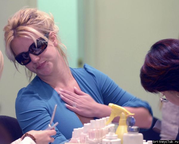 Бритни в маникюрном салоне09.jpg(Бритни Спирс, Britney Spears)