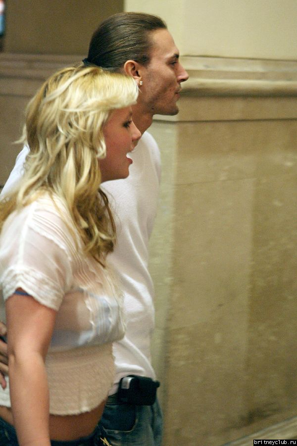 Бритни и Кевин на шоппинге в Grove1.jpg(Бритни Спирс, Britney Spears)