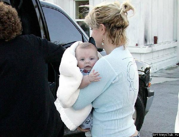 Бритни и Шон в Малибу, Калифорния14.jpg(Бритни Спирс, Britney Spears)