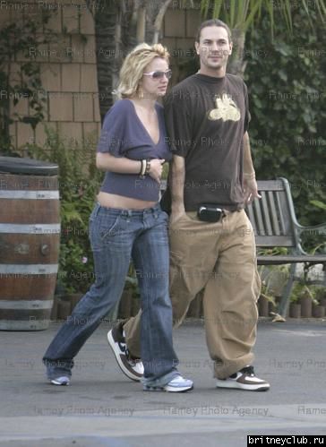 Бритни и Кевин в ресторане в Малибу4.jpg(Бритни Спирс, Britney Spears)
